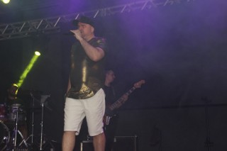 
<a style='margin-left: 5px;' class='btn btn-xs btn-social btn-facebook' href='https://www.facebook.com/sharer/sharer.php?u=https://galeramix.s01.web.getmuller.com.br/imagem/a128/800-800-90/conteudo/site_galerias/128/desenferruje-baile-de-carnaval-de-casais-em-tijucas-228.jpg' rel='popup' data-width='500' data-height='400'><i class='fa fa-facebook'></i>Compartilhar <span class='hidden-xs'>no Facebook</span>
</a> 
<a class='btn btn-default btn-xs' target='_blank' href='imagem/a128/800-800-90/conteudo/site_galerias/128/desenferruje-baile-de-carnaval-de-casais-em-tijucas-228.jpg'>
<span class='glyphicon glyphicon-cloud-download'></span> Salvar
</a>
