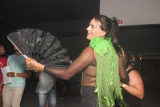 
<a style='margin-left: 5px;' class='btn btn-xs btn-social btn-facebook' href='https://www.facebook.com/sharer/sharer.php?u=https://galeramix.s01.web.getmuller.com.br/imagem/a128/800-800-90/conteudo/site_galerias/128/desenferruje-baile-de-carnaval-de-casais-em-tijucas-229.jpg' rel='popup' data-width='500' data-height='400'><i class='fa fa-facebook'></i>Compartilhar <span class='hidden-xs'>no Facebook</span>
</a> 
<a class='btn btn-default btn-xs' target='_blank' href='imagem/a128/800-800-90/conteudo/site_galerias/128/desenferruje-baile-de-carnaval-de-casais-em-tijucas-229.jpg'>
<span class='glyphicon glyphicon-cloud-download'></span> Salvar
</a>
