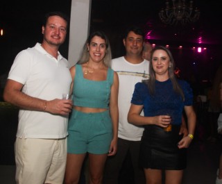 
<a style='margin-left: 5px;' class='btn btn-xs btn-social btn-facebook' href='https://www.facebook.com/sharer/sharer.php?u=https://galeramix.s01.web.getmuller.com.br/imagem/a128/800-800-90/conteudo/site_galerias/128/desenferruje-baile-de-carnaval-de-casais-em-tijucas-232.jpg' rel='popup' data-width='500' data-height='400'><i class='fa fa-facebook'></i>Compartilhar <span class='hidden-xs'>no Facebook</span>
</a> 
<a class='btn btn-default btn-xs' target='_blank' href='imagem/a128/800-800-90/conteudo/site_galerias/128/desenferruje-baile-de-carnaval-de-casais-em-tijucas-232.jpg'>
<span class='glyphicon glyphicon-cloud-download'></span> Salvar
</a>
