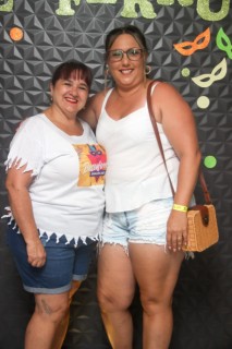 
<a style='margin-left: 5px;' class='btn btn-xs btn-social btn-facebook' href='https://www.facebook.com/sharer/sharer.php?u=https://galeramix.s01.web.getmuller.com.br/imagem/a128/800-800-90/conteudo/site_galerias/128/desenferruje-baile-de-carnaval-de-casais-em-tijucas-27.jpg' rel='popup' data-width='500' data-height='400'><i class='fa fa-facebook'></i>Compartilhar <span class='hidden-xs'>no Facebook</span>
</a> 
<a class='btn btn-default btn-xs' target='_blank' href='imagem/a128/800-800-90/conteudo/site_galerias/128/desenferruje-baile-de-carnaval-de-casais-em-tijucas-27.jpg'>
<span class='glyphicon glyphicon-cloud-download'></span> Salvar
</a>
