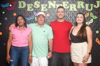 
<a style='margin-left: 5px;' class='btn btn-xs btn-social btn-facebook' href='https://www.facebook.com/sharer/sharer.php?u=https://galeramix.s01.web.getmuller.com.br/imagem/a128/800-800-90/conteudo/site_galerias/128/desenferruje-baile-de-carnaval-de-casais-em-tijucas-41.jpg' rel='popup' data-width='500' data-height='400'><i class='fa fa-facebook'></i>Compartilhar <span class='hidden-xs'>no Facebook</span>
</a> 
<a class='btn btn-default btn-xs' target='_blank' href='imagem/a128/800-800-90/conteudo/site_galerias/128/desenferruje-baile-de-carnaval-de-casais-em-tijucas-41.jpg'>
<span class='glyphicon glyphicon-cloud-download'></span> Salvar
</a>
