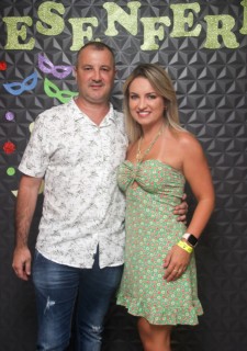 
<a style='margin-left: 5px;' class='btn btn-xs btn-social btn-facebook' href='https://www.facebook.com/sharer/sharer.php?u=https://galeramix.s01.web.getmuller.com.br/imagem/a128/800-800-90/conteudo/site_galerias/128/desenferruje-baile-de-carnaval-de-casais-em-tijucas-77.jpg' rel='popup' data-width='500' data-height='400'><i class='fa fa-facebook'></i>Compartilhar <span class='hidden-xs'>no Facebook</span>
</a> 
<a class='btn btn-default btn-xs' target='_blank' href='imagem/a128/800-800-90/conteudo/site_galerias/128/desenferruje-baile-de-carnaval-de-casais-em-tijucas-77.jpg'>
<span class='glyphicon glyphicon-cloud-download'></span> Salvar
</a>
