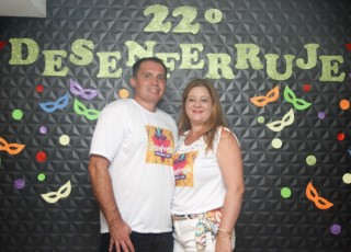 
<a style='margin-left: 5px;' class='btn btn-xs btn-social btn-facebook' href='https://www.facebook.com/sharer/sharer.php?u=https://galeramix.s01.web.getmuller.com.br/imagem/a128/800-800-90/conteudo/site_galerias/128/desenferruje-baile-de-carnaval-de-casais-em-tijucas-8.jpg' rel='popup' data-width='500' data-height='400'><i class='fa fa-facebook'></i>Compartilhar <span class='hidden-xs'>no Facebook</span>
</a> 
<a class='btn btn-default btn-xs' target='_blank' href='imagem/a128/800-800-90/conteudo/site_galerias/128/desenferruje-baile-de-carnaval-de-casais-em-tijucas-8.jpg'>
<span class='glyphicon glyphicon-cloud-download'></span> Salvar
</a>
