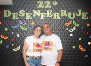 
<a style='margin-left: 5px;' class='btn btn-xs btn-social btn-facebook' href='https://www.facebook.com/sharer/sharer.php?u=https://galeramix.s01.web.getmuller.com.br/imagem/a128/800-800-90/conteudo/site_galerias/128/desenferruje-baile-de-carnaval-de-casais-em-tijucas-9.jpg' rel='popup' data-width='500' data-height='400'><i class='fa fa-facebook'></i>Compartilhar <span class='hidden-xs'>no Facebook</span>
</a> 
<a class='btn btn-default btn-xs' target='_blank' href='imagem/a128/800-800-90/conteudo/site_galerias/128/desenferruje-baile-de-carnaval-de-casais-em-tijucas-9.jpg'>
<span class='glyphicon glyphicon-cloud-download'></span> Salvar
</a>
