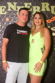 
<a style='margin-left: 5px;' class='btn btn-xs btn-social btn-facebook' href='https://www.facebook.com/sharer/sharer.php?u=https://galeramix.s01.web.getmuller.com.br/imagem/a128/800-800-90/conteudo/site_galerias/128/desenferruje-baile-de-carnaval-de-casais-em-tijucas-95.jpg' rel='popup' data-width='500' data-height='400'><i class='fa fa-facebook'></i>Compartilhar <span class='hidden-xs'>no Facebook</span>
</a> 
<a class='btn btn-default btn-xs' target='_blank' href='imagem/a128/800-800-90/conteudo/site_galerias/128/desenferruje-baile-de-carnaval-de-casais-em-tijucas-95.jpg'>
<span class='glyphicon glyphicon-cloud-download'></span> Salvar
</a>
