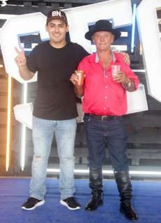 
<a style='margin-left: 5px;' class='btn btn-xs btn-social btn-facebook' href='https://www.facebook.com/sharer/sharer.php?u=https://galeramix.s01.web.getmuller.com.br/imagem/a129/800-800-90/conteudo/site_galerias/129/img0659.jpg' rel='popup' data-width='500' data-height='400'><i class='fa fa-facebook'></i>Compartilhar <span class='hidden-xs'>no Facebook</span>
</a> 
<a class='btn btn-default btn-xs' target='_blank' href='imagem/a129/800-800-90/conteudo/site_galerias/129/img0659.jpg'>
<span class='glyphicon glyphicon-cloud-download'></span> Salvar
</a>
