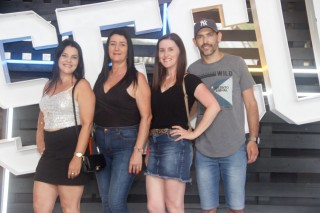 
<a style='margin-left: 5px;' class='btn btn-xs btn-social btn-facebook' href='https://www.facebook.com/sharer/sharer.php?u=https://galeramix.s01.web.getmuller.com.br/imagem/a129/800-800-90/conteudo/site_galerias/129/img0703.jpg' rel='popup' data-width='500' data-height='400'><i class='fa fa-facebook'></i>Compartilhar <span class='hidden-xs'>no Facebook</span>
</a> 
<a class='btn btn-default btn-xs' target='_blank' href='imagem/a129/800-800-90/conteudo/site_galerias/129/img0703.jpg'>
<span class='glyphicon glyphicon-cloud-download'></span> Salvar
</a>
