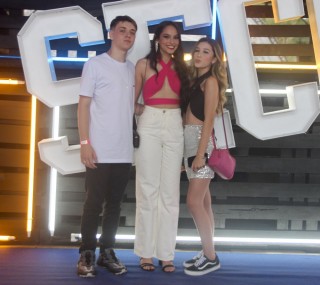 
<a style='margin-left: 5px;' class='btn btn-xs btn-social btn-facebook' href='https://www.facebook.com/sharer/sharer.php?u=https://galeramix.s01.web.getmuller.com.br/imagem/a129/800-800-90/conteudo/site_galerias/129/img0972.jpg' rel='popup' data-width='500' data-height='400'><i class='fa fa-facebook'></i>Compartilhar <span class='hidden-xs'>no Facebook</span>
</a> 
<a class='btn btn-default btn-xs' target='_blank' href='imagem/a129/800-800-90/conteudo/site_galerias/129/img0972.jpg'>
<span class='glyphicon glyphicon-cloud-download'></span> Salvar
</a>
