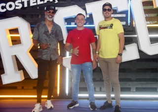 
<a style='margin-left: 5px;' class='btn btn-xs btn-social btn-facebook' href='https://www.facebook.com/sharer/sharer.php?u=https://galeramix.s01.web.getmuller.com.br/imagem/a129/800-800-90/conteudo/site_galerias/129/img1010.jpg' rel='popup' data-width='500' data-height='400'><i class='fa fa-facebook'></i>Compartilhar <span class='hidden-xs'>no Facebook</span>
</a> 
<a class='btn btn-default btn-xs' target='_blank' href='imagem/a129/800-800-90/conteudo/site_galerias/129/img1010.jpg'>
<span class='glyphicon glyphicon-cloud-download'></span> Salvar
</a>
