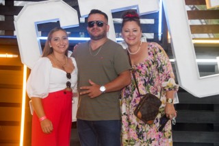 
<a style='margin-left: 5px;' class='btn btn-xs btn-social btn-facebook' href='https://www.facebook.com/sharer/sharer.php?u=https://galeramix.s01.web.getmuller.com.br/imagem/a129/800-800-90/conteudo/site_galerias/129/img1021.jpg' rel='popup' data-width='500' data-height='400'><i class='fa fa-facebook'></i>Compartilhar <span class='hidden-xs'>no Facebook</span>
</a> 
<a class='btn btn-default btn-xs' target='_blank' href='imagem/a129/800-800-90/conteudo/site_galerias/129/img1021.jpg'>
<span class='glyphicon glyphicon-cloud-download'></span> Salvar
</a>
