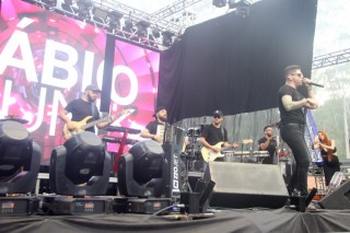 
<a style='margin-left: 5px;' class='btn btn-xs btn-social btn-facebook' href='https://www.facebook.com/sharer/sharer.php?u=https://galeramix.s01.web.getmuller.com.br/imagem/a129/800-800-90/conteudo/site_galerias/129/img1053.jpg' rel='popup' data-width='500' data-height='400'><i class='fa fa-facebook'></i>Compartilhar <span class='hidden-xs'>no Facebook</span>
</a> 
<a class='btn btn-default btn-xs' target='_blank' href='imagem/a129/800-800-90/conteudo/site_galerias/129/img1053.jpg'>
<span class='glyphicon glyphicon-cloud-download'></span> Salvar
</a>
