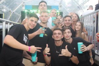 
<a style='margin-left: 5px;' class='btn btn-xs btn-social btn-facebook' href='https://www.facebook.com/sharer/sharer.php?u=https://galeramix.s01.web.getmuller.com.br/imagem/a129/800-800-90/conteudo/site_galerias/129/img1068.jpg' rel='popup' data-width='500' data-height='400'><i class='fa fa-facebook'></i>Compartilhar <span class='hidden-xs'>no Facebook</span>
</a> 
<a class='btn btn-default btn-xs' target='_blank' href='imagem/a129/800-800-90/conteudo/site_galerias/129/img1068.jpg'>
<span class='glyphicon glyphicon-cloud-download'></span> Salvar
</a>
