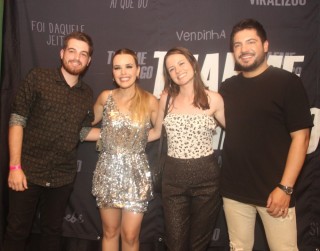 
<a style='margin-left: 5px;' class='btn btn-xs btn-social btn-facebook' href='https://www.facebook.com/sharer/sharer.php?u=https://galeramix.s01.web.getmuller.com.br/imagem/a129/800-800-90/conteudo/site_galerias/129/img1194.jpg' rel='popup' data-width='500' data-height='400'><i class='fa fa-facebook'></i>Compartilhar <span class='hidden-xs'>no Facebook</span>
</a> 
<a class='btn btn-default btn-xs' target='_blank' href='imagem/a129/800-800-90/conteudo/site_galerias/129/img1194.jpg'>
<span class='glyphicon glyphicon-cloud-download'></span> Salvar
</a>
