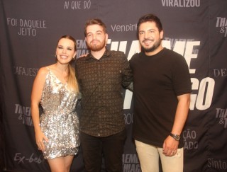 
<a style='margin-left: 5px;' class='btn btn-xs btn-social btn-facebook' href='https://www.facebook.com/sharer/sharer.php?u=https://galeramix.s01.web.getmuller.com.br/imagem/a129/800-800-90/conteudo/site_galerias/129/img1197.jpg' rel='popup' data-width='500' data-height='400'><i class='fa fa-facebook'></i>Compartilhar <span class='hidden-xs'>no Facebook</span>
</a> 
<a class='btn btn-default btn-xs' target='_blank' href='imagem/a129/800-800-90/conteudo/site_galerias/129/img1197.jpg'>
<span class='glyphicon glyphicon-cloud-download'></span> Salvar
</a>
