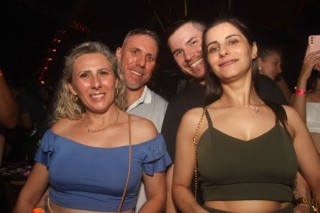 
<a style='margin-left: 5px;' class='btn btn-xs btn-social btn-facebook' href='https://www.facebook.com/sharer/sharer.php?u=https://galeramix.s01.web.getmuller.com.br/imagem/a129/800-800-90/conteudo/site_galerias/129/img1210.jpg' rel='popup' data-width='500' data-height='400'><i class='fa fa-facebook'></i>Compartilhar <span class='hidden-xs'>no Facebook</span>
</a> 
<a class='btn btn-default btn-xs' target='_blank' href='imagem/a129/800-800-90/conteudo/site_galerias/129/img1210.jpg'>
<span class='glyphicon glyphicon-cloud-download'></span> Salvar
</a>
