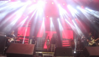 
<a style='margin-left: 5px;' class='btn btn-xs btn-social btn-facebook' href='https://www.facebook.com/sharer/sharer.php?u=https://galeramix.s01.web.getmuller.com.br/imagem/a129/800-800-90/conteudo/site_galerias/129/img1211.jpg' rel='popup' data-width='500' data-height='400'><i class='fa fa-facebook'></i>Compartilhar <span class='hidden-xs'>no Facebook</span>
</a> 
<a class='btn btn-default btn-xs' target='_blank' href='imagem/a129/800-800-90/conteudo/site_galerias/129/img1211.jpg'>
<span class='glyphicon glyphicon-cloud-download'></span> Salvar
</a>
