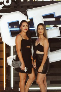 
                                <a style='margin-left: 5px;' class='btn btn-xs btn-social btn-facebook' href='https://www.facebook.com/sharer/sharer.php?u=https://galeramix.s01.web.getmuller.com.br/imagem/a132/800-800-90/conteudo/site_galerias/132/15-costelaco-do-jr-seco-1.jpg' rel='popup' data-width='500' data-height='400'><i class='fa fa-facebook'></i>Compartilhar <span class='hidden-xs'>no Facebook</span>
                            </a> 
                            <a class='btn btn-default btn-xs' target='_blank' href='imagem/a132/800-800-90/conteudo/site_galerias/132/15-costelaco-do-jr-seco-1.jpg'>
                                <span class='glyphicon glyphicon-cloud-download'></span> Salvar
                            </a>
                            