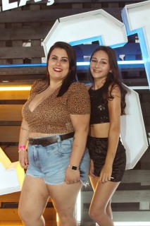 
<a style='margin-left: 5px;' class='btn btn-xs btn-social btn-facebook' href='https://www.facebook.com/sharer/sharer.php?u=https://galeramix.s01.web.getmuller.com.br/imagem/a132/800-800-90/conteudo/site_galerias/132/15-costelaco-do-jr-seco-106.jpg' rel='popup' data-width='500' data-height='400'><i class='fa fa-facebook'></i>Compartilhar <span class='hidden-xs'>no Facebook</span>
</a> 
<a class='btn btn-default btn-xs' target='_blank' href='imagem/a132/800-800-90/conteudo/site_galerias/132/15-costelaco-do-jr-seco-106.jpg'>
<span class='glyphicon glyphicon-cloud-download'></span> Salvar
</a>
