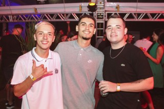 
<a style='margin-left: 5px;' class='btn btn-xs btn-social btn-facebook' href='https://www.facebook.com/sharer/sharer.php?u=https://galeramix.s01.web.getmuller.com.br/imagem/a132/800-800-90/conteudo/site_galerias/132/15-costelaco-do-jr-seco-123.jpg' rel='popup' data-width='500' data-height='400'><i class='fa fa-facebook'></i>Compartilhar <span class='hidden-xs'>no Facebook</span>
</a> 
<a class='btn btn-default btn-xs' target='_blank' href='imagem/a132/800-800-90/conteudo/site_galerias/132/15-costelaco-do-jr-seco-123.jpg'>
<span class='glyphicon glyphicon-cloud-download'></span> Salvar
</a>
