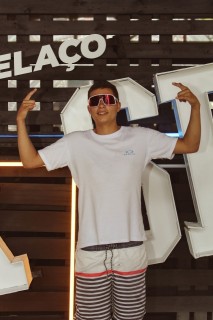 
<a style='margin-left: 5px;' class='btn btn-xs btn-social btn-facebook' href='https://www.facebook.com/sharer/sharer.php?u=https://galeramix.s01.web.getmuller.com.br/imagem/a132/800-800-90/conteudo/site_galerias/132/15-costelaco-do-jr-seco-13.jpg' rel='popup' data-width='500' data-height='400'><i class='fa fa-facebook'></i>Compartilhar <span class='hidden-xs'>no Facebook</span>
</a> 
<a class='btn btn-default btn-xs' target='_blank' href='imagem/a132/800-800-90/conteudo/site_galerias/132/15-costelaco-do-jr-seco-13.jpg'>
<span class='glyphicon glyphicon-cloud-download'></span> Salvar
</a>
