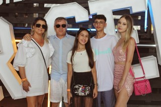 
<a style='margin-left: 5px;' class='btn btn-xs btn-social btn-facebook' href='https://www.facebook.com/sharer/sharer.php?u=https://galeramix.s01.web.getmuller.com.br/imagem/a132/800-800-90/conteudo/site_galerias/132/15-costelaco-do-jr-seco-18.jpg' rel='popup' data-width='500' data-height='400'><i class='fa fa-facebook'></i>Compartilhar <span class='hidden-xs'>no Facebook</span>
</a> 
<a class='btn btn-default btn-xs' target='_blank' href='imagem/a132/800-800-90/conteudo/site_galerias/132/15-costelaco-do-jr-seco-18.jpg'>
<span class='glyphicon glyphicon-cloud-download'></span> Salvar
</a>
