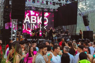 
<a style='margin-left: 5px;' class='btn btn-xs btn-social btn-facebook' href='https://www.facebook.com/sharer/sharer.php?u=https://galeramix.s01.web.getmuller.com.br/imagem/a132/800-800-90/conteudo/site_galerias/132/15-costelaco-do-jr-seco-50.jpg' rel='popup' data-width='500' data-height='400'><i class='fa fa-facebook'></i>Compartilhar <span class='hidden-xs'>no Facebook</span>
</a> 
<a class='btn btn-default btn-xs' target='_blank' href='imagem/a132/800-800-90/conteudo/site_galerias/132/15-costelaco-do-jr-seco-50.jpg'>
<span class='glyphicon glyphicon-cloud-download'></span> Salvar
</a>
