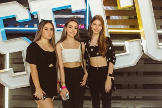 
<a style='margin-left: 5px;' class='btn btn-xs btn-social btn-facebook' href='https://www.facebook.com/sharer/sharer.php?u=https://galeramix.s01.web.getmuller.com.br/imagem/a132/800-800-90/conteudo/site_galerias/132/15-costelaco-do-jr-seco-54.jpg' rel='popup' data-width='500' data-height='400'><i class='fa fa-facebook'></i>Compartilhar <span class='hidden-xs'>no Facebook</span>
</a> 
<a class='btn btn-default btn-xs' target='_blank' href='imagem/a132/800-800-90/conteudo/site_galerias/132/15-costelaco-do-jr-seco-54.jpg'>
<span class='glyphicon glyphicon-cloud-download'></span> Salvar
</a>
