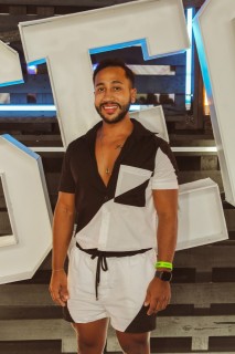 
<a style='margin-left: 5px;' class='btn btn-xs btn-social btn-facebook' href='https://www.facebook.com/sharer/sharer.php?u=https://galeramix.s01.web.getmuller.com.br/imagem/a132/800-800-90/conteudo/site_galerias/132/15-costelaco-do-jr-seco-60.jpg' rel='popup' data-width='500' data-height='400'><i class='fa fa-facebook'></i>Compartilhar <span class='hidden-xs'>no Facebook</span>
</a> 
<a class='btn btn-default btn-xs' target='_blank' href='imagem/a132/800-800-90/conteudo/site_galerias/132/15-costelaco-do-jr-seco-60.jpg'>
<span class='glyphicon glyphicon-cloud-download'></span> Salvar
</a>
