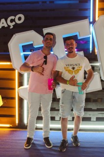 
<a style='margin-left: 5px;' class='btn btn-xs btn-social btn-facebook' href='https://www.facebook.com/sharer/sharer.php?u=https://galeramix.s01.web.getmuller.com.br/imagem/a132/800-800-90/conteudo/site_galerias/132/15-costelaco-do-junior-seco-23.jpg' rel='popup' data-width='500' data-height='400'><i class='fa fa-facebook'></i>Compartilhar <span class='hidden-xs'>no Facebook</span>
</a> 
<a class='btn btn-default btn-xs' target='_blank' href='imagem/a132/800-800-90/conteudo/site_galerias/132/15-costelaco-do-junior-seco-23.jpg'>
<span class='glyphicon glyphicon-cloud-download'></span> Salvar
</a>
