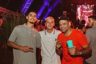 
<a style='margin-left: 5px;' class='btn btn-xs btn-social btn-facebook' href='https://www.facebook.com/sharer/sharer.php?u=https://galeramix.s01.web.getmuller.com.br/imagem/a132/800-800-90/conteudo/site_galerias/132/15-costelaco-do-junior-seco-24.jpg' rel='popup' data-width='500' data-height='400'><i class='fa fa-facebook'></i>Compartilhar <span class='hidden-xs'>no Facebook</span>
</a> 
<a class='btn btn-default btn-xs' target='_blank' href='imagem/a132/800-800-90/conteudo/site_galerias/132/15-costelaco-do-junior-seco-24.jpg'>
<span class='glyphicon glyphicon-cloud-download'></span> Salvar
</a>
