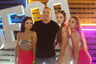 
<a style='margin-left: 5px;' class='btn btn-xs btn-social btn-facebook' href='https://www.facebook.com/sharer/sharer.php?u=https://galeramix.s01.web.getmuller.com.br/imagem/a132/800-800-90/conteudo/site_galerias/132/15-costelaco-do-junior-seco-33.jpg' rel='popup' data-width='500' data-height='400'><i class='fa fa-facebook'></i>Compartilhar <span class='hidden-xs'>no Facebook</span>
</a> 
<a class='btn btn-default btn-xs' target='_blank' href='imagem/a132/800-800-90/conteudo/site_galerias/132/15-costelaco-do-junior-seco-33.jpg'>
<span class='glyphicon glyphicon-cloud-download'></span> Salvar
</a>
