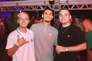 
<a style='margin-left: 5px;' class='btn btn-xs btn-social btn-facebook' href='https://www.facebook.com/sharer/sharer.php?u=https://galeramix.s01.web.getmuller.com.br/imagem/a132/800-800-90/conteudo/site_galerias/132/15-costelaco-do-junior-seco-62.jpg' rel='popup' data-width='500' data-height='400'><i class='fa fa-facebook'></i>Compartilhar <span class='hidden-xs'>no Facebook</span>
</a> 
<a class='btn btn-default btn-xs' target='_blank' href='imagem/a132/800-800-90/conteudo/site_galerias/132/15-costelaco-do-junior-seco-62.jpg'>
<span class='glyphicon glyphicon-cloud-download'></span> Salvar
</a>
