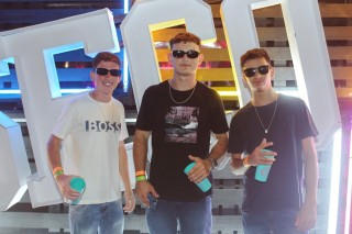 
<a style='margin-left: 5px;' class='btn btn-xs btn-social btn-facebook' href='https://www.facebook.com/sharer/sharer.php?u=https://galeramix.s01.web.getmuller.com.br/imagem/a132/800-800-90/conteudo/site_galerias/132/15-costelaco-do-junior-seco-64.jpg' rel='popup' data-width='500' data-height='400'><i class='fa fa-facebook'></i>Compartilhar <span class='hidden-xs'>no Facebook</span>
</a> 
<a class='btn btn-default btn-xs' target='_blank' href='imagem/a132/800-800-90/conteudo/site_galerias/132/15-costelaco-do-junior-seco-64.jpg'>
<span class='glyphicon glyphicon-cloud-download'></span> Salvar
</a>
