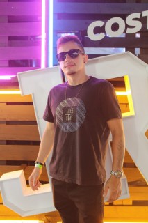 
<a style='margin-left: 5px;' class='btn btn-xs btn-social btn-facebook' href='https://www.facebook.com/sharer/sharer.php?u=https://galeramix.s01.web.getmuller.com.br/imagem/a132/800-800-90/conteudo/site_galerias/132/15-costelaco-do-junior-seco-75.jpg' rel='popup' data-width='500' data-height='400'><i class='fa fa-facebook'></i>Compartilhar <span class='hidden-xs'>no Facebook</span>
</a> 
<a class='btn btn-default btn-xs' target='_blank' href='imagem/a132/800-800-90/conteudo/site_galerias/132/15-costelaco-do-junior-seco-75.jpg'>
<span class='glyphicon glyphicon-cloud-download'></span> Salvar
</a>
