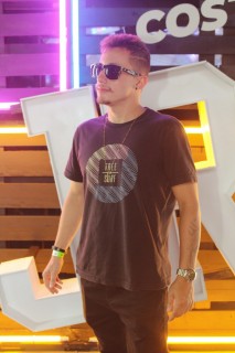 
<a style='margin-left: 5px;' class='btn btn-xs btn-social btn-facebook' href='https://www.facebook.com/sharer/sharer.php?u=https://galeramix.s01.web.getmuller.com.br/imagem/a132/800-800-90/conteudo/site_galerias/132/15-costelaco-do-junior-seco-76.jpg' rel='popup' data-width='500' data-height='400'><i class='fa fa-facebook'></i>Compartilhar <span class='hidden-xs'>no Facebook</span>
</a> 
<a class='btn btn-default btn-xs' target='_blank' href='imagem/a132/800-800-90/conteudo/site_galerias/132/15-costelaco-do-junior-seco-76.jpg'>
<span class='glyphicon glyphicon-cloud-download'></span> Salvar
</a>
