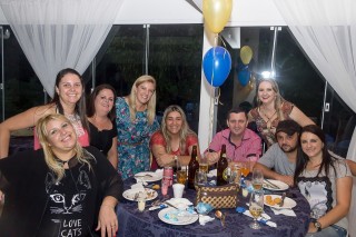 
            <a style='margin-left: 5px;' class='btn btn-xs btn-social btn-facebook' href='https://www.facebook.com/sharer/sharer.php?u=https://galeramix.s01.web.getmuller.com.br/imagem/a14/800-800-90/conteudo/site_galerias/14/primeiro-aninho-pietro-108.jpg' rel='popup' data-width='500' data-height='400'><i class='fa fa-facebook'></i>Compartilhar <span class='hidden-xs'>no Facebook</span>
        </a> 
        <a class='btn btn-default btn-xs' target='_blank' href='imagem/a14/800-800-90/conteudo/site_galerias/14/primeiro-aninho-pietro-108.jpg'>
            <span class='glyphicon glyphicon-cloud-download'></span> Salvar
        </a>
        