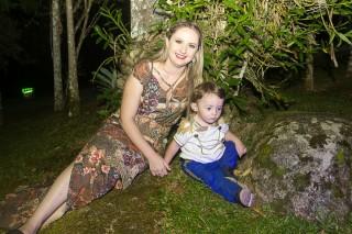 
        <a style='margin-left: 5px;' class='btn btn-xs btn-social btn-facebook' href='https://www.facebook.com/sharer/sharer.php?u=https://galeramix.s01.web.getmuller.com.br/imagem/a14/800-800-90/conteudo/site_galerias/14/primeiro-aninho-pietro-109.jpg' rel='popup' data-width='500' data-height='400'><i class='fa fa-facebook'></i>Compartilhar <span class='hidden-xs'>no Facebook</span>
    </a> 
    <a class='btn btn-default btn-xs' target='_blank' href='imagem/a14/800-800-90/conteudo/site_galerias/14/primeiro-aninho-pietro-109.jpg'>
        <span class='glyphicon glyphicon-cloud-download'></span> Salvar
    </a>
    