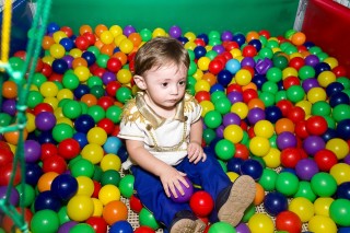 
<a style='margin-left: 5px;' class='btn btn-xs btn-social btn-facebook' href='https://www.facebook.com/sharer/sharer.php?u=https://galeramix.s01.web.getmuller.com.br/imagem/a14/800-800-90/conteudo/site_galerias/14/primeiro-aninho-pietro-116.jpg' rel='popup' data-width='500' data-height='400'><i class='fa fa-facebook'></i>Compartilhar <span class='hidden-xs'>no Facebook</span>
</a> 
<a class='btn btn-default btn-xs' target='_blank' href='imagem/a14/800-800-90/conteudo/site_galerias/14/primeiro-aninho-pietro-116.jpg'>
<span class='glyphicon glyphicon-cloud-download'></span> Salvar
</a>
