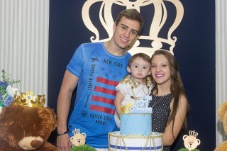 
<a style='margin-left: 5px;' class='btn btn-xs btn-social btn-facebook' href='https://www.facebook.com/sharer/sharer.php?u=https://galeramix.s01.web.getmuller.com.br/imagem/a14/800-800-90/conteudo/site_galerias/14/primeiro-aninho-pietro-20.jpg' rel='popup' data-width='500' data-height='400'><i class='fa fa-facebook'></i>Compartilhar <span class='hidden-xs'>no Facebook</span>
</a> 
<a class='btn btn-default btn-xs' target='_blank' href='imagem/a14/800-800-90/conteudo/site_galerias/14/primeiro-aninho-pietro-20.jpg'>
<span class='glyphicon glyphicon-cloud-download'></span> Salvar
</a>
