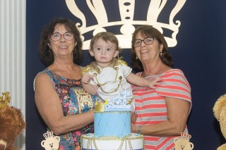 
<a style='margin-left: 5px;' class='btn btn-xs btn-social btn-facebook' href='https://www.facebook.com/sharer/sharer.php?u=https://galeramix.s01.web.getmuller.com.br/imagem/a14/800-800-90/conteudo/site_galerias/14/primeiro-aninho-pietro-25.jpg' rel='popup' data-width='500' data-height='400'><i class='fa fa-facebook'></i>Compartilhar <span class='hidden-xs'>no Facebook</span>
</a> 
<a class='btn btn-default btn-xs' target='_blank' href='imagem/a14/800-800-90/conteudo/site_galerias/14/primeiro-aninho-pietro-25.jpg'>
<span class='glyphicon glyphicon-cloud-download'></span> Salvar
</a>
