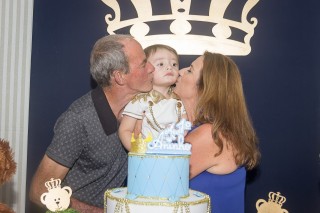 
<a style='margin-left: 5px;' class='btn btn-xs btn-social btn-facebook' href='https://www.facebook.com/sharer/sharer.php?u=https://galeramix.s01.web.getmuller.com.br/imagem/a14/800-800-90/conteudo/site_galerias/14/primeiro-aninho-pietro-32.jpg' rel='popup' data-width='500' data-height='400'><i class='fa fa-facebook'></i>Compartilhar <span class='hidden-xs'>no Facebook</span>
</a> 
<a class='btn btn-default btn-xs' target='_blank' href='imagem/a14/800-800-90/conteudo/site_galerias/14/primeiro-aninho-pietro-32.jpg'>
<span class='glyphicon glyphicon-cloud-download'></span> Salvar
</a>
