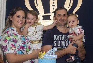 
<a style='margin-left: 5px;' class='btn btn-xs btn-social btn-facebook' href='https://www.facebook.com/sharer/sharer.php?u=https://galeramix.s01.web.getmuller.com.br/imagem/a14/800-800-90/conteudo/site_galerias/14/primeiro-aninho-pietro-46.jpg' rel='popup' data-width='500' data-height='400'><i class='fa fa-facebook'></i>Compartilhar <span class='hidden-xs'>no Facebook</span>
</a> 
<a class='btn btn-default btn-xs' target='_blank' href='imagem/a14/800-800-90/conteudo/site_galerias/14/primeiro-aninho-pietro-46.jpg'>
<span class='glyphicon glyphicon-cloud-download'></span> Salvar
</a>
