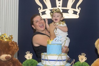 
<a style='margin-left: 5px;' class='btn btn-xs btn-social btn-facebook' href='https://www.facebook.com/sharer/sharer.php?u=https://galeramix.s01.web.getmuller.com.br/imagem/a14/800-800-90/conteudo/site_galerias/14/primeiro-aninho-pietro-52.jpg' rel='popup' data-width='500' data-height='400'><i class='fa fa-facebook'></i>Compartilhar <span class='hidden-xs'>no Facebook</span>
</a> 
<a class='btn btn-default btn-xs' target='_blank' href='imagem/a14/800-800-90/conteudo/site_galerias/14/primeiro-aninho-pietro-52.jpg'>
<span class='glyphicon glyphicon-cloud-download'></span> Salvar
</a>
