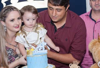 
<a style='margin-left: 5px;' class='btn btn-xs btn-social btn-facebook' href='https://www.facebook.com/sharer/sharer.php?u=https://galeramix.s01.web.getmuller.com.br/imagem/a14/800-800-90/conteudo/site_galerias/14/primeiro-aninho-pietro-6.jpg' rel='popup' data-width='500' data-height='400'><i class='fa fa-facebook'></i>Compartilhar <span class='hidden-xs'>no Facebook</span>
</a> 
<a class='btn btn-default btn-xs' target='_blank' href='imagem/a14/800-800-90/conteudo/site_galerias/14/primeiro-aninho-pietro-6.jpg'>
<span class='glyphicon glyphicon-cloud-download'></span> Salvar
</a>
