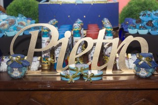 
<a style='margin-left: 5px;' class='btn btn-xs btn-social btn-facebook' href='https://www.facebook.com/sharer/sharer.php?u=https://galeramix.s01.web.getmuller.com.br/imagem/a14/800-800-90/conteudo/site_galerias/14/primeiro-aninho-pietro-67.jpg' rel='popup' data-width='500' data-height='400'><i class='fa fa-facebook'></i>Compartilhar <span class='hidden-xs'>no Facebook</span>
</a> 
<a class='btn btn-default btn-xs' target='_blank' href='imagem/a14/800-800-90/conteudo/site_galerias/14/primeiro-aninho-pietro-67.jpg'>
<span class='glyphicon glyphicon-cloud-download'></span> Salvar
</a>
