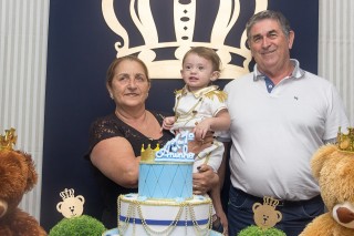 
<a style='margin-left: 5px;' class='btn btn-xs btn-social btn-facebook' href='https://www.facebook.com/sharer/sharer.php?u=https://galeramix.s01.web.getmuller.com.br/imagem/a14/800-800-90/conteudo/site_galerias/14/primeiro-aninho-pietro-77.jpg' rel='popup' data-width='500' data-height='400'><i class='fa fa-facebook'></i>Compartilhar <span class='hidden-xs'>no Facebook</span>
</a> 
<a class='btn btn-default btn-xs' target='_blank' href='imagem/a14/800-800-90/conteudo/site_galerias/14/primeiro-aninho-pietro-77.jpg'>
<span class='glyphicon glyphicon-cloud-download'></span> Salvar
</a>
