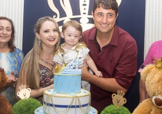 
<a style='margin-left: 5px;' class='btn btn-xs btn-social btn-facebook' href='https://www.facebook.com/sharer/sharer.php?u=https://galeramix.s01.web.getmuller.com.br/imagem/a14/800-800-90/conteudo/site_galerias/14/primeiro-aninho-pietro-84.jpg' rel='popup' data-width='500' data-height='400'><i class='fa fa-facebook'></i>Compartilhar <span class='hidden-xs'>no Facebook</span>
</a> 
<a class='btn btn-default btn-xs' target='_blank' href='imagem/a14/800-800-90/conteudo/site_galerias/14/primeiro-aninho-pietro-84.jpg'>
<span class='glyphicon glyphicon-cloud-download'></span> Salvar
</a>
