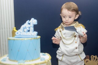 
<a style='margin-left: 5px;' class='btn btn-xs btn-social btn-facebook' href='https://www.facebook.com/sharer/sharer.php?u=https://galeramix.s01.web.getmuller.com.br/imagem/a14/800-800-90/conteudo/site_galerias/14/primeiro-aninho-pietro-94.jpg' rel='popup' data-width='500' data-height='400'><i class='fa fa-facebook'></i>Compartilhar <span class='hidden-xs'>no Facebook</span>
</a> 
<a class='btn btn-default btn-xs' target='_blank' href='imagem/a14/800-800-90/conteudo/site_galerias/14/primeiro-aninho-pietro-94.jpg'>
<span class='glyphicon glyphicon-cloud-download'></span> Salvar
</a>
