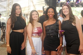 
<a style='margin-left: 5px;' class='btn btn-xs btn-social btn-facebook' href='https://www.facebook.com/sharer/sharer.php?u=https://galeramix.s01.web.getmuller.com.br/imagem/a151/800-800-90/conteudo/site_galerias/151/img6332.jpg' rel='popup' data-width='500' data-height='400'><i class='fa fa-facebook'></i>Compartilhar <span class='hidden-xs'>no Facebook</span>
</a> 
<a class='btn btn-default btn-xs' target='_blank' href='imagem/a151/800-800-90/conteudo/site_galerias/151/img6332.jpg'>
<span class='glyphicon glyphicon-cloud-download'></span> Salvar
</a>
