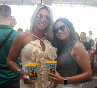 
<a style='margin-left: 5px;' class='btn btn-xs btn-social btn-facebook' href='https://www.facebook.com/sharer/sharer.php?u=https://galeramix.s01.web.getmuller.com.br/imagem/a151/800-800-90/conteudo/site_galerias/151/img6374.jpg' rel='popup' data-width='500' data-height='400'><i class='fa fa-facebook'></i>Compartilhar <span class='hidden-xs'>no Facebook</span>
</a> 
<a class='btn btn-default btn-xs' target='_blank' href='imagem/a151/800-800-90/conteudo/site_galerias/151/img6374.jpg'>
<span class='glyphicon glyphicon-cloud-download'></span> Salvar
</a>
